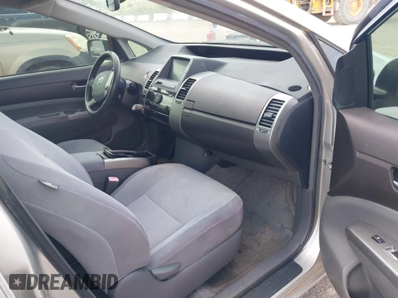 2004 Toyota Prius with VIN JTDKB20U140043642, listed as a IAAI auction lot 42116362 with 192,987 mi miles. Bid and sale history available at carsss.com. Image 5.