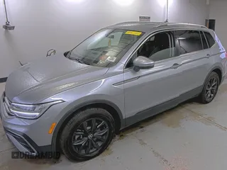 2024 Volkswagen Tiguan SE z VIN 3VV3B7AX5RM084940, wystawiony jako IAAI lot #42731231 z przebiegiem 19 747 mil mil oraz . Historia ofert i sprzedaży dostępna na DreamBid. Obrazek 3.