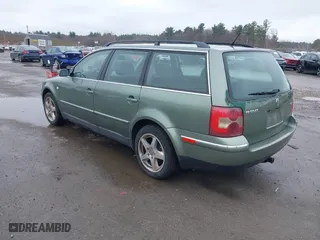 2002 Volkswagen Passat GLX with VIN WVWYH63BX2E208839, listed as a IAAI auction lot 42018138 with 192,648 mi miles. Bid and sale history available at carsss.com. Image 3.