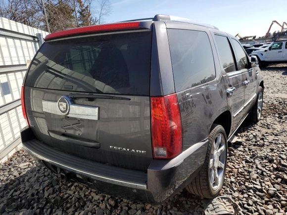 2010 Cadillac Escalade Premium with VIN 1GYUKCEF2AR264970, listed as a Copart auction lot 49448435 with 153,957 mi miles and Salvage title. Bid and sale history available at DreamBid. Image 3.