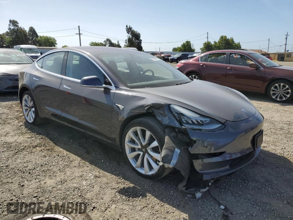 2018 Tesla Model 3 Long Range Battery z VIN 5YJ3E1EB0JF113044, wystawiony jako Copart lot #57056865 z przebiegiem 65 613 mil mil oraz Szkody całkowita. Historia ofert i sprzedaży dostępna na DreamBid. Obrazek 4.