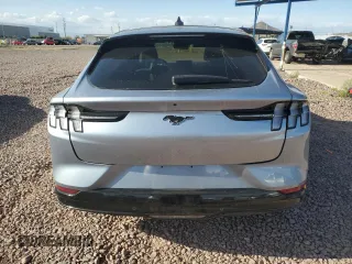 2022 Ford Mustang Mach-E Premium с VIN 3FMTK3R76NMA19273, выставлен на аукционе Copart как лот 51270325 с пробегом 30 114 миль миль и Списание • Salvage title. История ставок и продаж доступна на DreamBid. Изображение 6.