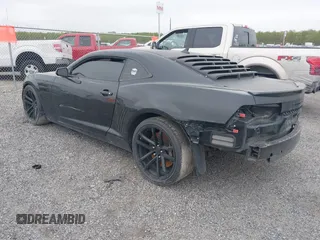 2010 Chevrolet Camaro 2SS z VIN 2G1FK1EJ9A9137692, wystawiony jako IAAI lot #42085420 z przebiegiem 169 665 mil mil oraz . Historia ofert i sprzedaży dostępna na DreamBid. Obrazek 3.