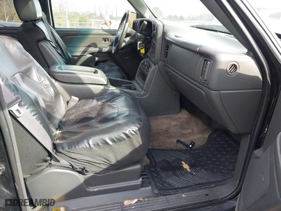 2003 Chevrolet Avalanche with VIN 3GNEK13T33G320268, listed as a IAAI auction lot 41718337 with 247,360 mi miles. Bid and sale history available at carsss.com. Image 5.