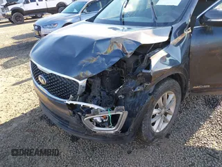 2018 Kia Sorento LX V6 with VIN 5XYPGDA54JG370844, listed as a IAAI auction lot 41412278 with 105,916 mi miles. Bid and sale history available at carsss.com. Image 6.