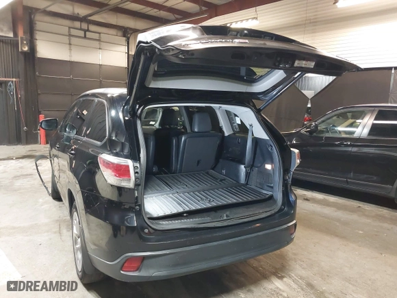 2015 Toyota Highlander Limited with VIN 5TDDKRFH1FS176008, listed as a IAAI auction lot 41917867 with 271,362 mi miles. Bid and sale history available at carsss.com. Image 3.