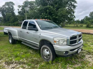 2006 Dodge 3500 SLT z VIN 3D7MX48C96G117668, wystawiony jako Copart lot #57986495 z przebiegiem 268 605 mil mil oraz Tytuł czysty. Historia ofert i sprzedaży dostępna na DreamBid. Obrazek 1.