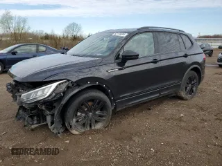 2022 Volkswagen Tiguan SE R-Line Black z VIN 3VV8B7AX9NM088599, wystawiony jako Copart lot #52118695 z przebiegiem 27 836 mil mil oraz Szkody całkowita. Historia ofert i sprzedaży dostępna na DreamBid. Obrazek 1.