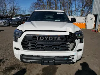 2024 Toyota Sequoia SR5 with VIN 7SVAAABA1RX044757, listed as a Copart auction lot 43834685 with 4,620 mi miles and Clean Title. Bid and sale history available at carsss.com. Image 5.