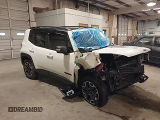 2017 Jeep Renegade Trailhawk z VIN ZACCJBCB4HPE54700, wystawiony jako IAAI lot #41558585 z przebiegiem 68 035 mil mil oraz . Historia ofert i sprzedaży dostępna na DreamBid. Obrazek 1.