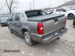 2007 Chevrolet Avalanche 3LT z VIN 3GNFK12367G123414, wystawiony jako IAAI lot #41702886 z przebiegiem 253 515 mil mil oraz . Historia ofert i sprzedaży dostępna na DreamBid. Obrazek 3.