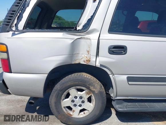 2004 Chevrolet Tahoe LS z VIN 1GNEC13V04J244023, wystawiony jako IAAI lot #42135613 z przebiegiem 298 581 mil mil oraz . Historia ofert i sprzedaży dostępna na DreamBid. Obrazek 6.