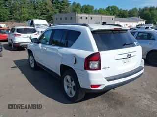 2017 Jeep Compass Sport SE z VIN 1C4NJDBB5HD107025, wystawiony jako IAAI lot #42382265 z przebiegiem Nie podano mil oraz . Historia ofert i sprzedaży dostępna na DreamBid. Obrazek 3.