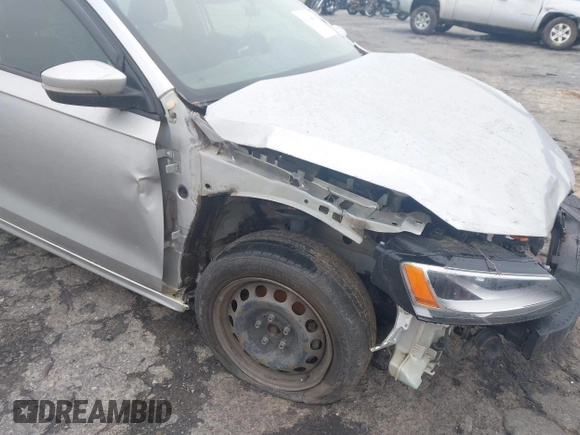 2014 Volkswagen Jetta SE with VIN 3VWD17AJXEM240334, listed as a IAAI auction lot 42116810 with 278,707 mi miles and . Bid and sale history available at DreamBid. Image 14.