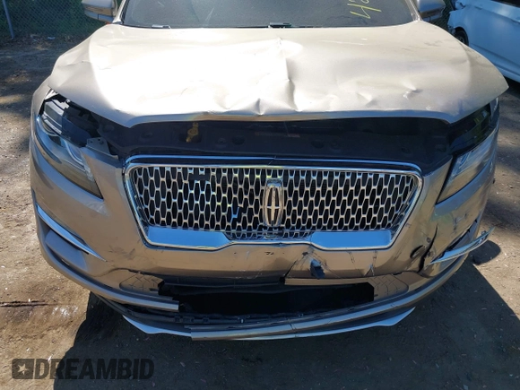 2019 Lincoln MKC Reserve with VIN 5LMCJ3D93KUL53163, listed as a IAAI auction lot 42097105 with 71,066 mi miles and . Bid and sale history available at DreamBid. Image 6.