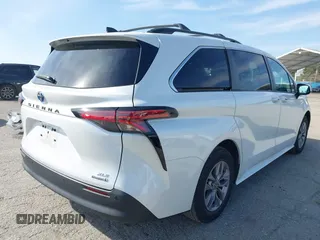 2022 Toyota Sienna XLE with VIN 5TDJRKEC4NS075796, listed as a IAAI auction lot 41603836 with 34,677 mi miles. Bid and sale history available at carsss.com. Image 4.