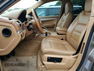 2006 Porsche Cayenne z VIN WP1AA29P26LA20396, wystawiony jako Copart lot #61154545 z przebiegiem 192 608 mil mil oraz Czysty tytuł • Clean title. Historia ofert i sprzedaży dostępna na DreamBid. Obrazek 7.