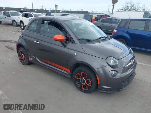 2017 FIAT 500e with VIN 3C3CFFGE1HT654296, listed as a IAAI auction lot 42085006 with 35,204 mi miles. Bid and sale history available at carsss.com. Image 1.