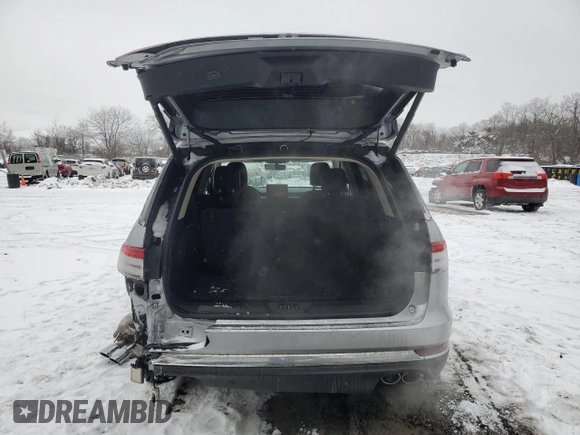 2023 Lincoln Aviator Standard z VIN 5LM5J6XC8PGL23972, wystawiony jako Copart lot #43996485 z przebiegiem 9 445 mil mil oraz Szkoda całkowita • Salvage title. Historia ofert i sprzedaży dostępna na DreamBid. Obrazek 6.