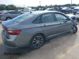 2024 Volkswagen Jetta Sport z VIN 3VWAM7BU0RM056206, wystawiony jako IAAI lot #41115217 z przebiegiem 3 162 mil mil oraz . Historia ofert i sprzedaży dostępna na DreamBid. Obrazek 4.