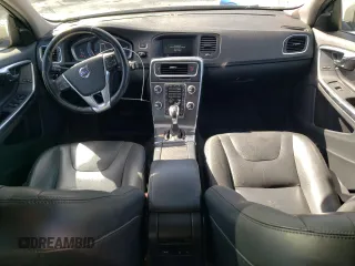 2015 Volvo V60 T5 Drive-E Premier z VIN YV140MEK7F1260797, wystawiony jako Copart lot #50122405 z przebiegiem 179 471 mil mil oraz Czysty tytuł • Clean title. Historia ofert i sprzedaży dostępna na DreamBid. Obrazek 8.