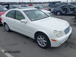 2003 Mercedes-Benz C 240 z VIN WDBRF61J23E014472, wystawiony jako IAAI lot #42428277 z przebiegiem 82 489 mil mil oraz . Historia ofert i sprzedaży dostępna na DreamBid. Obrazek 1.