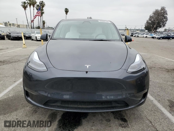 2025 Tesla Model Y Long Range with VIN 7SAYGDED8SF277469, listed as a Copart auction lot 45600195 with 442 mi miles and Salvage Title. Bid and sale history available at DreamBid. Image 5.