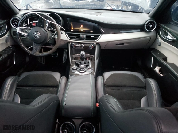 2018 Alfa Romeo Giulia Quadrifoglio with VIN ZARFAEAV4J7571567, listed as a Copart auction lot 81815233 with 27,579 mi miles. Bid and sale history available at carsss.com. Image 8.