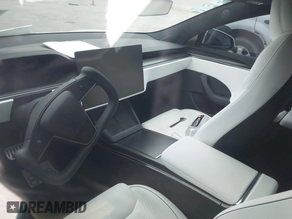 2021 Tesla Model S Plaid z VIN 5YJSA1E64MF452744, wystawiony jako IAAI lot #41375136 z przebiegiem Nie podano mil oraz . Historia ofert i sprzedaży dostępna na DreamBid. Obrazek 16.