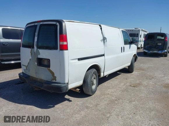 2008 Chevrolet Express Cargo Van with VIN 1GCGG25C381184266, listed as a IAAI auction lot 41833807 with 472,299 mi miles. Bid and sale history available at carsss.com. Image 4.