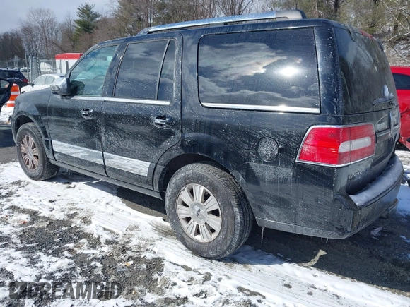 2007 Lincoln Navigator z VIN 5LMFU285X7LJ09190, wystawiony jako IAAI lot #41611256 z przebiegiem 185 879 mil mil oraz . Historia ofert i sprzedaży dostępna na DreamBid. Obrazek 3.