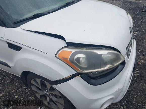 2013 Kia Soul ! with VIN KNDJT2A64D7570378, listed as a IAAI auction lot 41955532 with 214,564 mi miles. Bid and sale history available at carsss.com. Image 6.