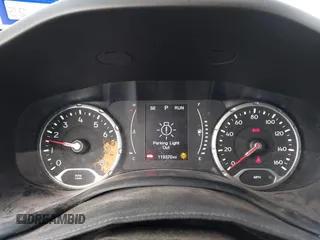 2017 Jeep Renegade Altitude z VIN ZACCJABB7HPE88450, wystawiony jako IAAI lot #41785466 z przebiegiem 119 370 mil mil oraz . Historia ofert i sprzedaży dostępna na DreamBid. Obrazek 7.