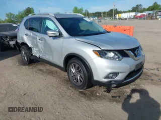 2016 Nissan Rogue SV z VIN 5N1AT2MVXGC864796, wystawiony jako IAAI lot #42091894 z przebiegiem 96 099 mil mil oraz . Historia ofert i sprzedaży dostępna na DreamBid. Obrazek 1.