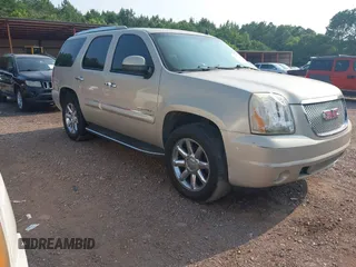 2008 GMC Yukon Denali z VIN 1GKEC638X8J186173, wystawiony jako IAAI lot #42387883 z przebiegiem 299 746 mil mil oraz . Historia ofert i sprzedaży dostępna na DreamBid. Obrazek 1.
