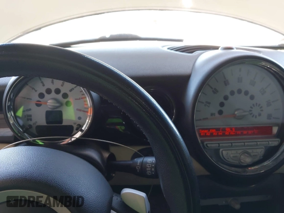 2009 MINI Hardtop S с VIN WMWMF73509TW82449, выставлен на аукционе IAAI как лот 42304286 с пробегом Не указан миль и . История ставок и продаж доступна на DreamBid. Изображение 15.