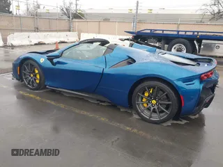 2022 Ferrari SF90 z VIN ZFF96NMA5N0283932, wystawiony jako IAAI lot #41702380 z przebiegiem 5 203 mil mil oraz . Historia ofert i sprzedaży dostępna na DreamBid. Obrazek 3.