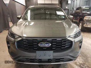 2023 Ford Escape ST-Line Select z VIN 1FMCU9NZXPUA40548, wystawiony jako IAAI lot #42326063 z przebiegiem 24 047 mil mil oraz . Historia ofert i sprzedaży dostępna na DreamBid. Obrazek 13.