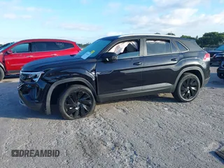 2025 Volkswagen Atlas SE z VIN 1V2JE2CA7SC201481, wystawiony jako IAAI lot #41246452 z przebiegiem 2 466 mil mil oraz . Historia ofert i sprzedaży dostępna na DreamBid. Obrazek 17.