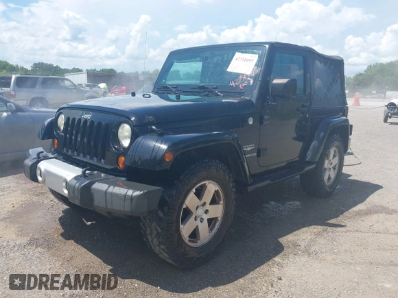 2010 Jeep Wrangler Sahara z VIN 1J4AA5D16AL110711, wystawiony jako IAAI lot #42751095 z przebiegiem 266 079 mil mil oraz . Historia ofert i sprzedaży dostępna na DreamBid. Obrazek 17.