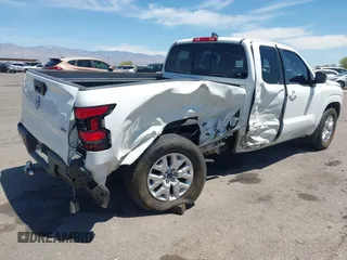 2022 Nissan Frontier S z VIN 1N6ED1CLXNN695990, wystawiony jako IAAI lot #42114263 z przebiegiem 14 773 mil mil oraz . Historia ofert i sprzedaży dostępna na DreamBid. Obrazek 4.