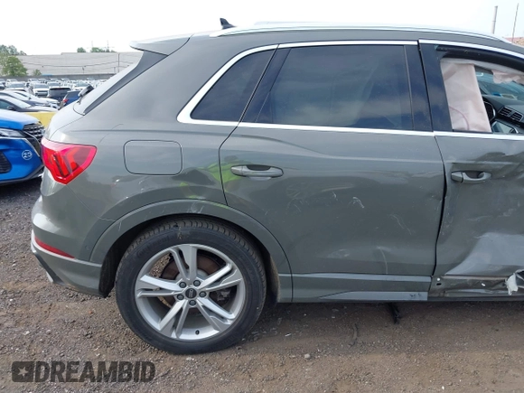2021 Audi Q3 S line Premium Plus z VIN WA1EECF3XM1039439, wystawiony jako IAAI lot #42400021 z przebiegiem 41 740 mil mil oraz . Historia ofert i sprzedaży dostępna na DreamBid. Obrazek 17.
