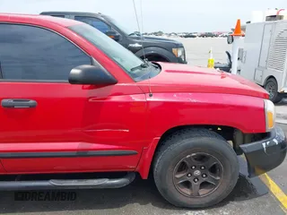2005 Dodge Dakota SLT z VIN 1D7HE48N65S209630, wystawiony jako IAAI lot #42409822 z przebiegiem 224 849 mil mil oraz . Historia ofert i sprzedaży dostępna na DreamBid. Obrazek 12.
