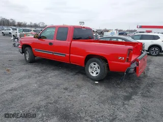 2006 Chevrolet Silverado 1500 LT2 with VIN 1GCEK19B06Z140810, listed as a IAAI auction lot 41564712 with 352,233 mi miles. Bid and sale history available at carsss.com. Image 3.