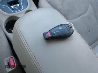 2019 Jeep Cherokee Latitude z VIN 1C4PJMCB2KD194252, wystawiony jako IAAI lot #42159369 z przebiegiem 110 653 mil mil oraz . Historia ofert i sprzedaży dostępna na DreamBid. Obrazek 11.
