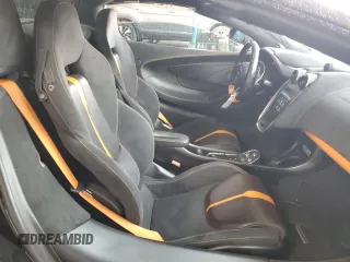 2018 McLaren 570S z VIN SBM13FAA1JW004280, wystawiony jako Copart lot #63609654 z przebiegiem 22 596 mil mil oraz Szkody całkowita. Historia ofert i sprzedaży dostępna na DreamBid. Obrazek 10.