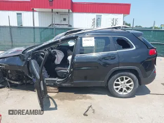 2017 Jeep Cherokee Latitude z VIN 1C4PJMCS1HW622700, wystawiony jako IAAI lot #42586767 z przebiegiem 174 832 mil mil oraz . Historia ofert i sprzedaży dostępna na DreamBid. Obrazek 17.