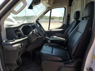 2024 Ford Transit Cargo z VIN 1FTBR2X8XRKA11725, wystawiony jako Copart lot #57682345 z przebiegiem 53 975 mil mil oraz Czysty tytuł • Clean title. Historia ofert i sprzedaży dostępna na DreamBid. Obrazek 7.