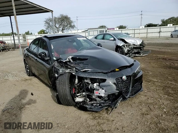 2024 Alfa Romeo Giulia Veloce z VIN ZARFAMBN1R7683506, wystawiony jako Copart lot #84331444 z przebiegiem Nie podano mil oraz Szkoda całkowita • Salvage title. Historia ofert i sprzedaży dostępna na DreamBid. Obrazek 11.