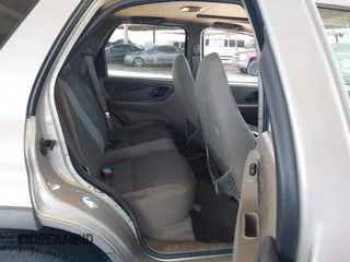 2001 Ford Escape XLT with VIN 1FMYU04181KC22183, listed as a IAAI auction lot 42069247 with 227,177 mi miles and . Bid and sale history available at DreamBid. Image 8.